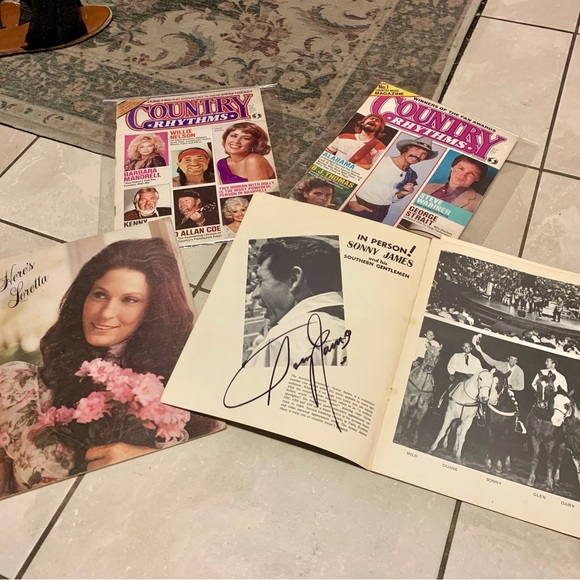 Lot of 4 vintage country music magazines with signatures - Picture 1 of 8